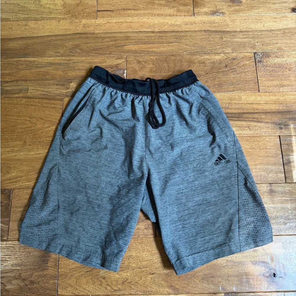 Adidas Men's Gray and Black Athletic Shorts 5 inch inseam